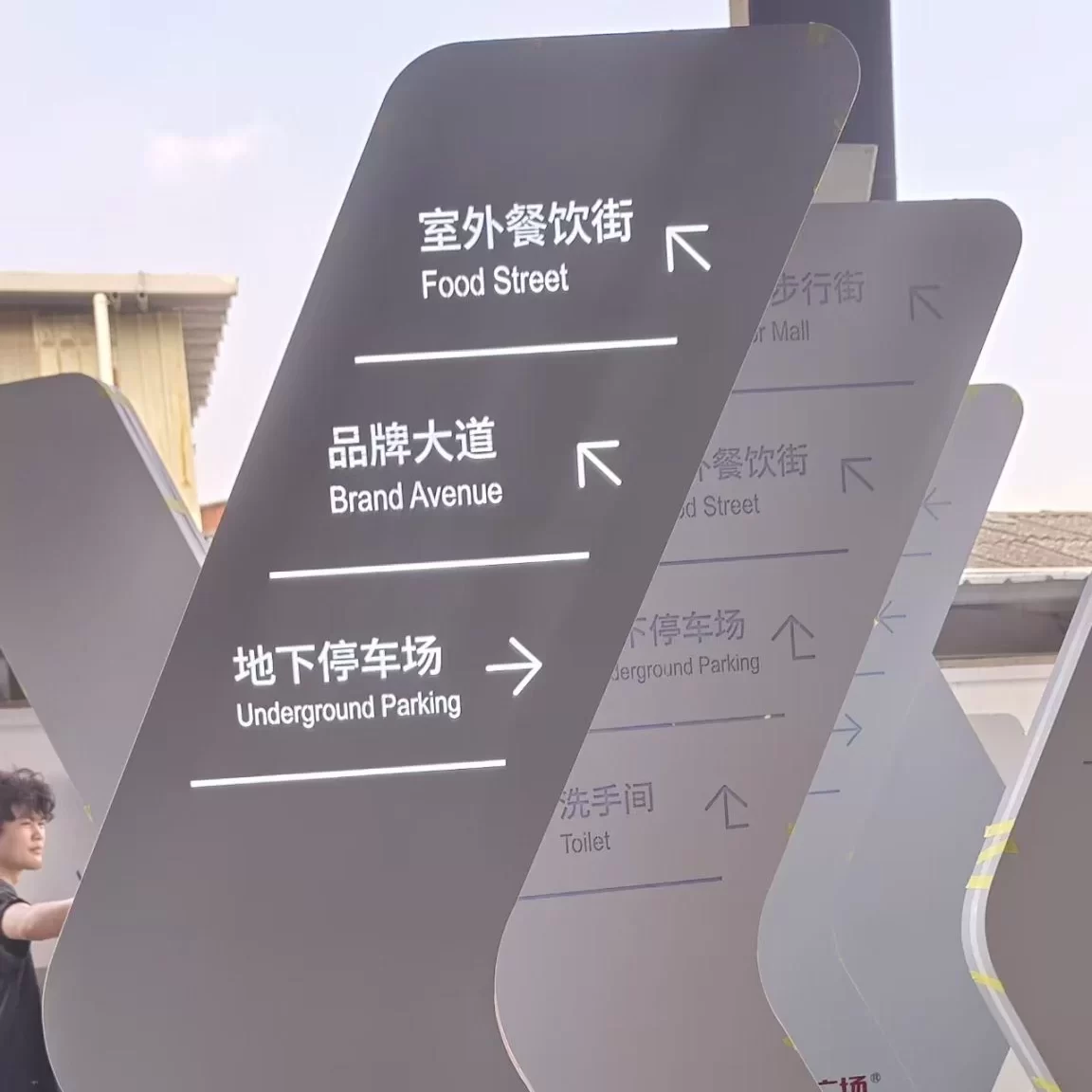 Custom illuminated mall wayfinding sign — double-sided LED directory totem with glowing bilingual text and red RGB outline strip
